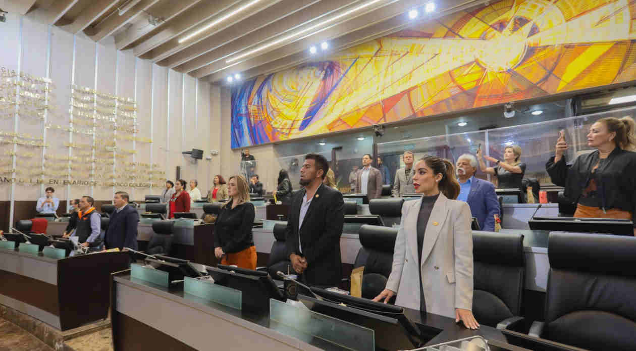 Clausura el primer periodo de sesiones ordinarias del tercer año de ejercicio constitucional