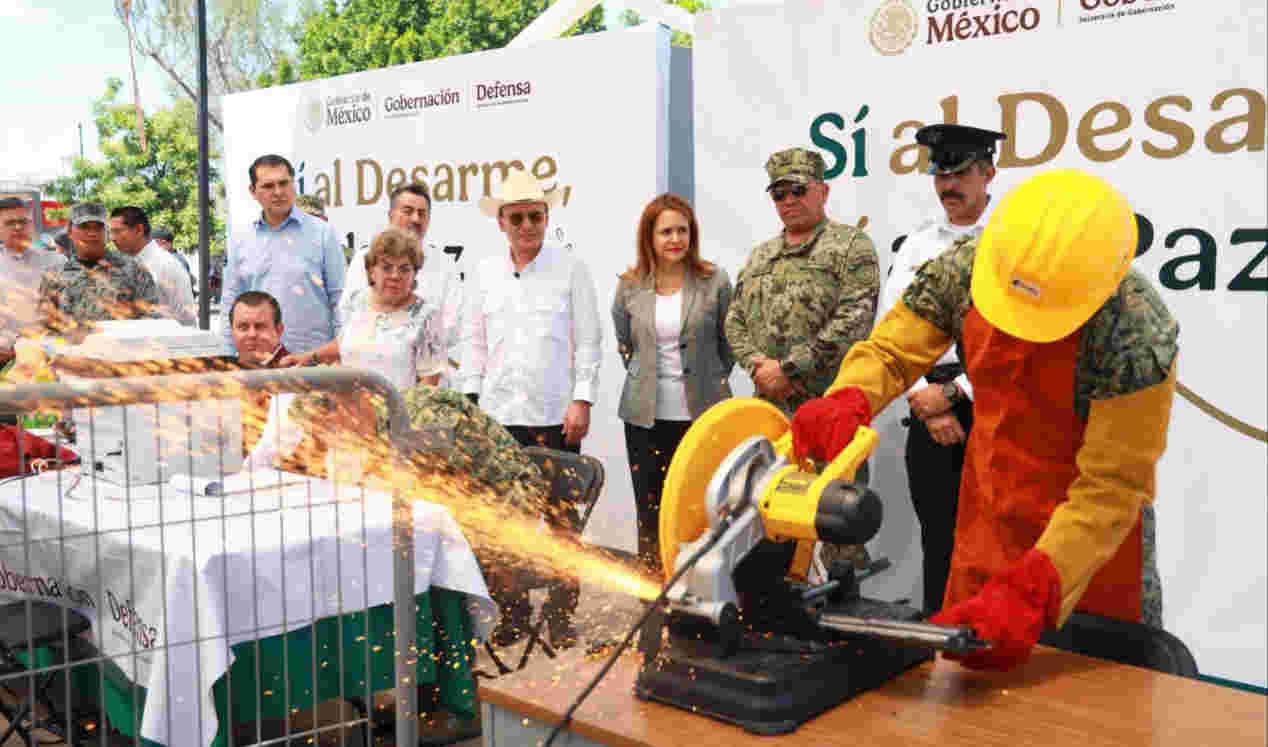El gobernador Alfonso Durazo y la subsecretaria de Gobernación Rocío Bárcena, en seguimiento a las acciones de la Estrategia Nacional de Seguridad en Sonora, que impulsa la presidenta Claudia Sheinbaum, dieron inicio a la jornada “Sí al Desarme, Sí a la Paz” iniciativa que busca construir comunidades más tranquilas y proteger la vida de las familias.